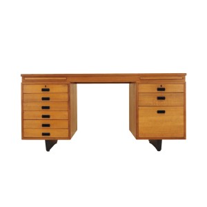 Executive Desk with Nine Drawers and Pull-Out Surface, Teak Veneer, Nipu, Denmark, 1970s